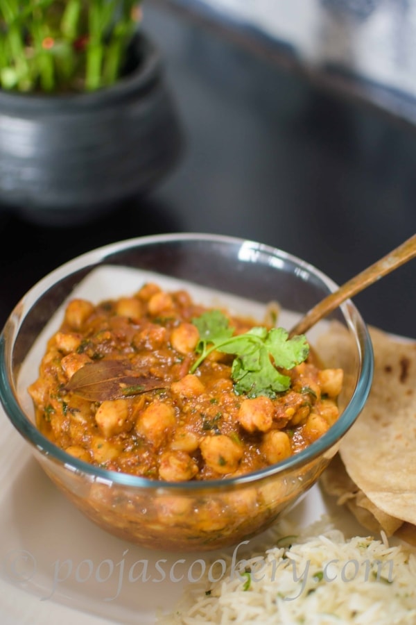 Quick Restaurant Style Pindi Chole – Pooja's Cookery