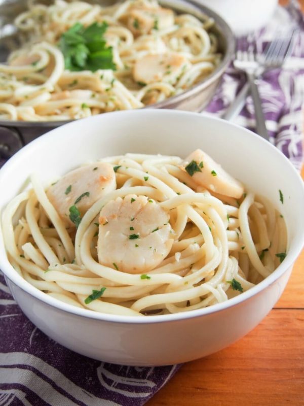 scallop-pasta-with-garlic-and-white-wine-bowl-long2